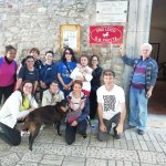 gruppo-di-visitatori-con-la-pro-loco-di-Castelnuovo-della-Daunia