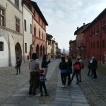 gruppo-di-turisti-a-Saluzzo