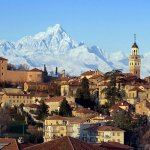 saluzzo piemonte vista con profilo del monviso aperitivo letterario