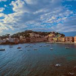 Sestri Levante_sullo sfondo la Baia del Silenzio