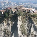 borgo autentico di aliano, matera, famoso per i suoi calanchi, candidato capitale della cultura 2018