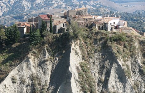 comune di aliano, vista panoramica con calanchi
