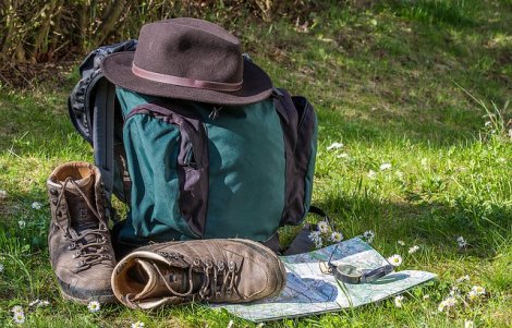 comunità ospitale, smetti di fare il turista, diventa cittadino temporaneo, infografica