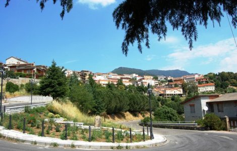 borgo autentico di lei, sardegna, primavera in baronia