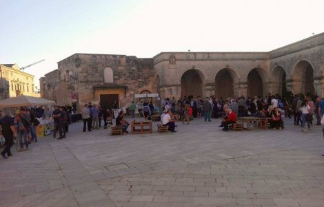 Melpignano (Le): torna “Rosso di Seta", tra agrumi e musica