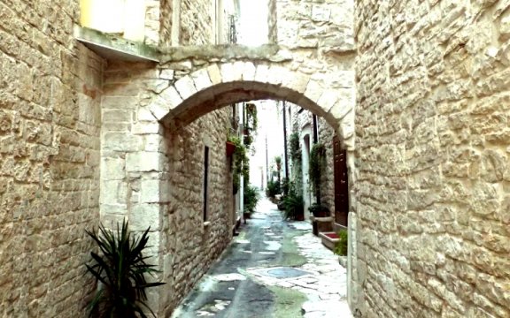 Via Arco Santa Chiara, Acquaviva delle Fonti