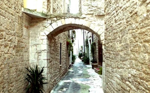 Via Arco Santa Chiara, Acquaviva delle Fonti