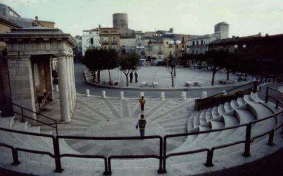 Biccari_Esedra_Piazza_Matteotti_fontana_monumentale