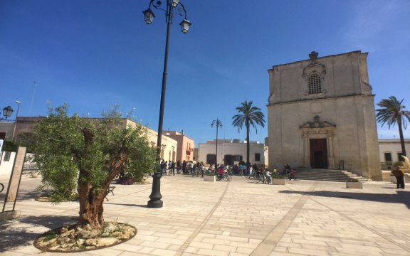 Borgagne-piazza-e-chiesa-madre