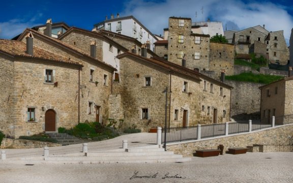 Castel-del-Giudice-BorgoTufi