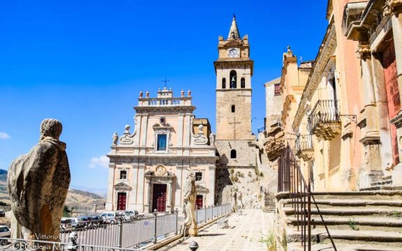 Caccamo-piazza-duomo