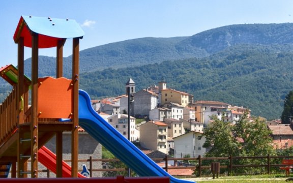 Castel-del-Giudice-giochi-bimbi