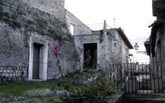 Castel-di-Ieri, case storiche