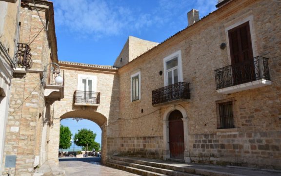 Castelnuovo-della-Daunia-palazzi-storici
