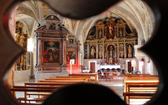 Castelvecchio-Calvisio-interno-chiesa-foto-Roberto-Castiglia