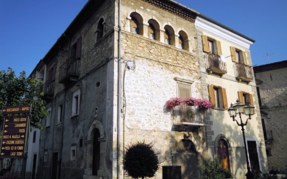 Campo_di_Giove_palazzo_storico