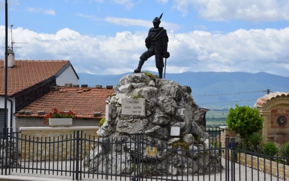 Cerchio-monumento-agli-alpini