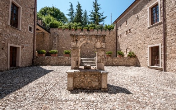 Cerisano-Palazzo-Sersale-interni