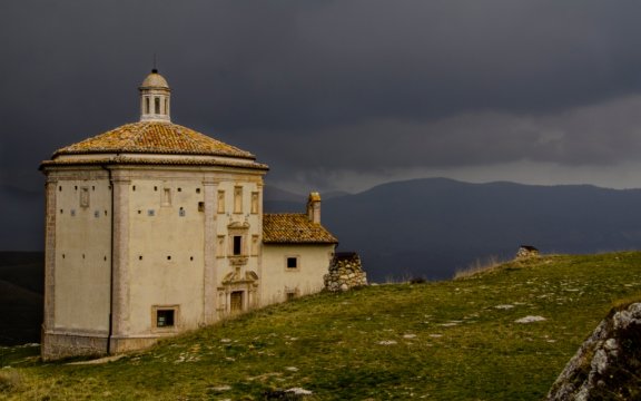 Chiesa-di-San_Francesco_RoccaCalascio-ph.Fabio-Menichini