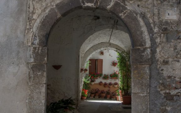 Civitella Roveto_portale_pietra