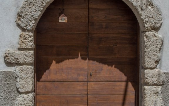 Civitella_Roveto_portale_in_pietra