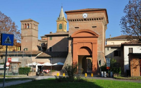 Porta-di-ingresso-Castel-Guelfo-di-Bologna