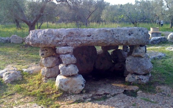 Minervino Dolmen Li Scusi