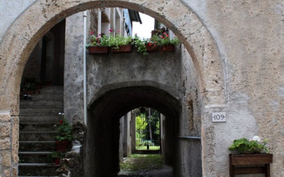 portale-pietra-Laino-Borgo