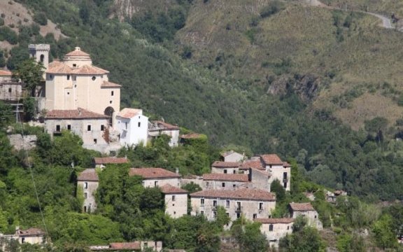 Laino-Castello-Chiesa-panorama