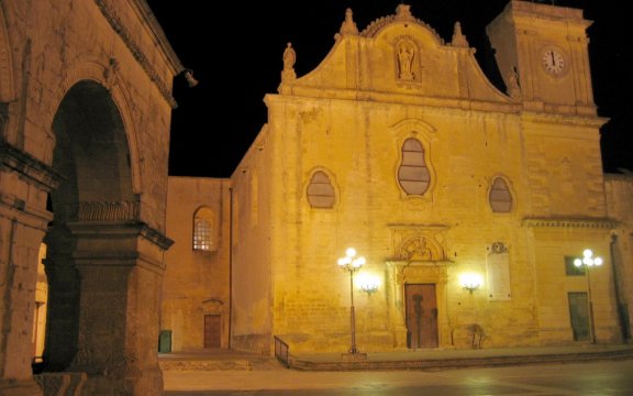 Melpignano-Chiesa-e-Piazza-San-Giorgio