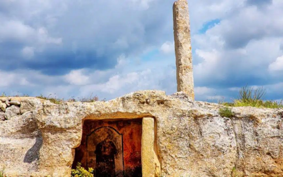 Giurdignano-Menhir-di-San-Paolo