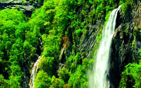 morino-cascata-riserva-zompo-lo-schioppo-borghi-autentici-d'italia