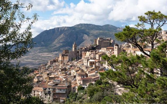 borgo-antico-di-Caccamo-panorama-ph-Vittorio-La-Rosa