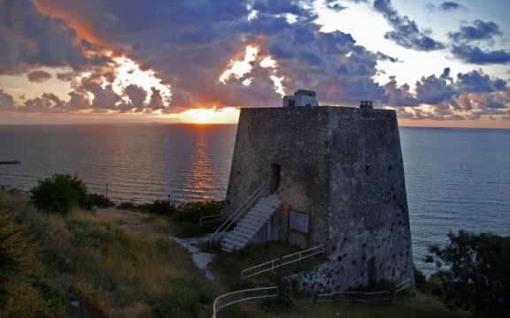Peschici-torre_di_vedetta