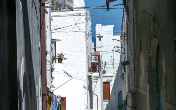 Peschici-chiacchierate-sull-uscio