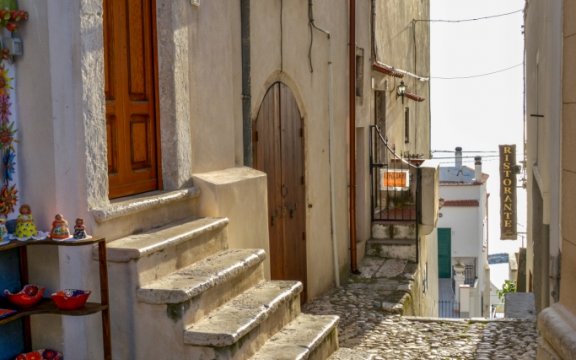 Peschici-vicolo-pittoresco