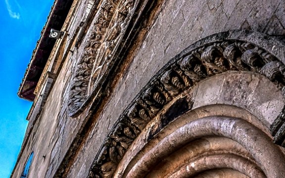 localita-rosciolo-de-marsi-portale-chiesa-foto-Antonio-Iannucci