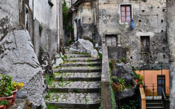 Rotonda-scalinata-centro-storico