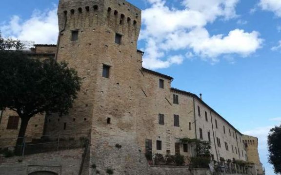 Magliano-di-Tenna-Torre-da-Bora-e-mura-castellane
