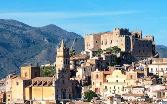 Veduta-borgo-di-Caccamo-ph-Vittorio-La-Rosa