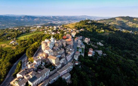 Veduta_panoramica_di_Cermignano_ph.Guido_Castelli_CC_BY-SA-4.0