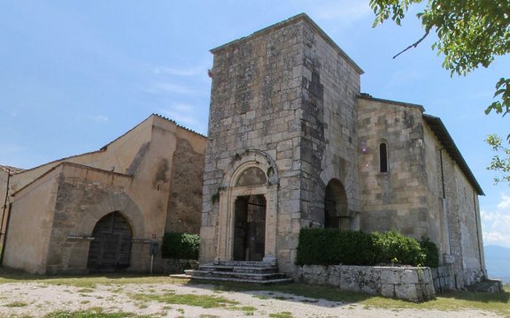 Albe-Chiesa-San-Pietro