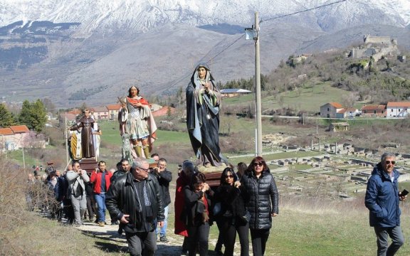 Albe-processione-SS-reliquie-lunediinalbis