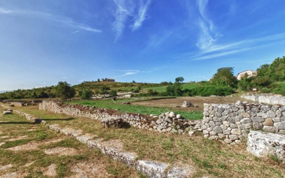 Albe-AlbaFucens-scavi-archeologici