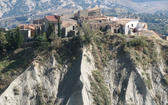 comune di aliano, vista panoramica con calanchi