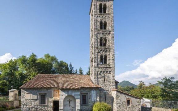 Chiesa-Santi-Cosma-e-Damiano-Rezzago