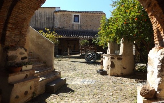 galtellì-cortile-museo-etnografico
