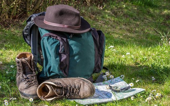 comunità ospitale, smetti di fare il turista, diventa cittadino temporaneo, infografica