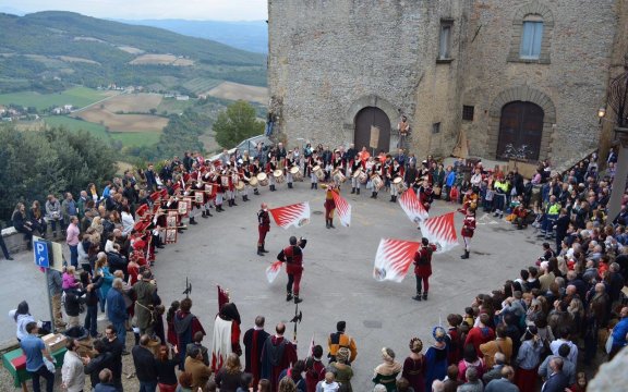 Monte Santa Maria Tiberina sbandieratori