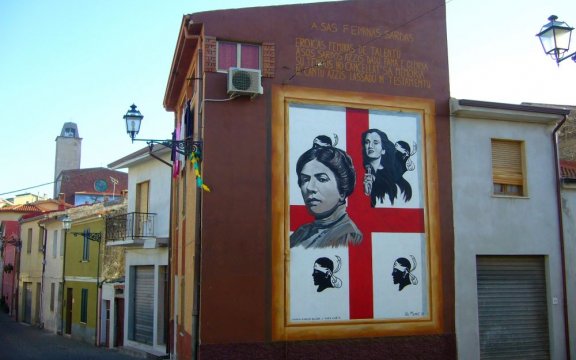 Montresta-murales-a-GrazieDeledda-e-MCarta
